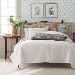 Laurel Traditional Wallpaper - Green, Swatch