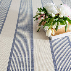 La Mirada Handwoven Cotton Rug - Navy, 6' x 9'