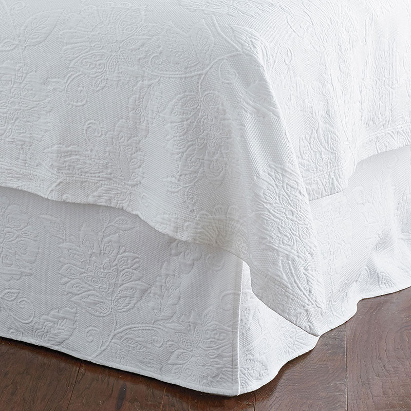 Putnam Cotton Matelassé 14 in. Drop Bed Skirt - White
