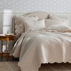Scallop Quilt - Linen, Full/Queen