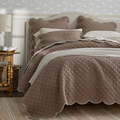 Scallop Quilt - Pinecone, Full/Queen
