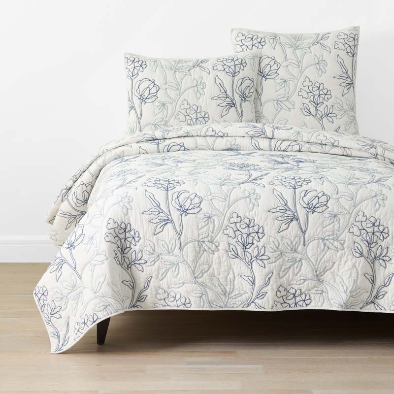 Rashika Garden Quilt - White, Full/Queen
