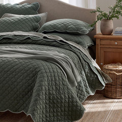 Scallop Quilt - Forest Green, Full/Queen