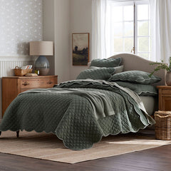 Scallop Quilt - Forest Green, King/Cal King