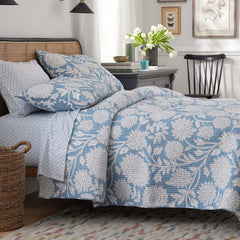 Feliciana Chrysanthemum Reversible Quilt - Blue, Full/Queen