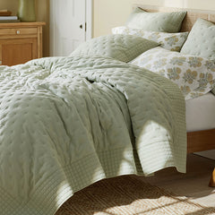 Pintuck Quilt - Light Sage, Full/Queen